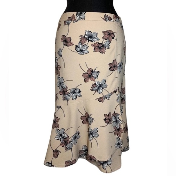 Banana Republic Dresses & Skirts - NWT Banana Republic Flare Floral Print Skirt